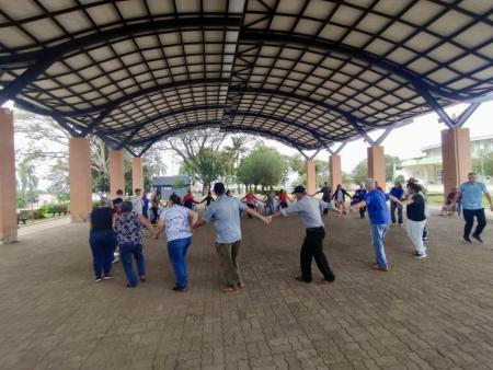 Encontro da Terceira Idade promove saúde e alegria na Praça Central de Ibirapuitã