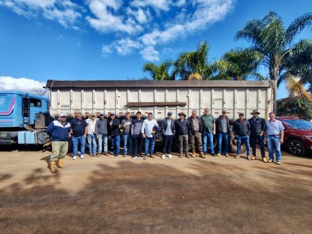COMITIVA DE IBIRAPUITÃ PARTICIPA DE ATO EM DEFESA DA RENEGOCIAÇÃO DAS DÍVIDAS RURAIS