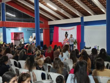 EMEI Jordana Buffet Muniz realiza emocionante homenagem ao Dia das Mães