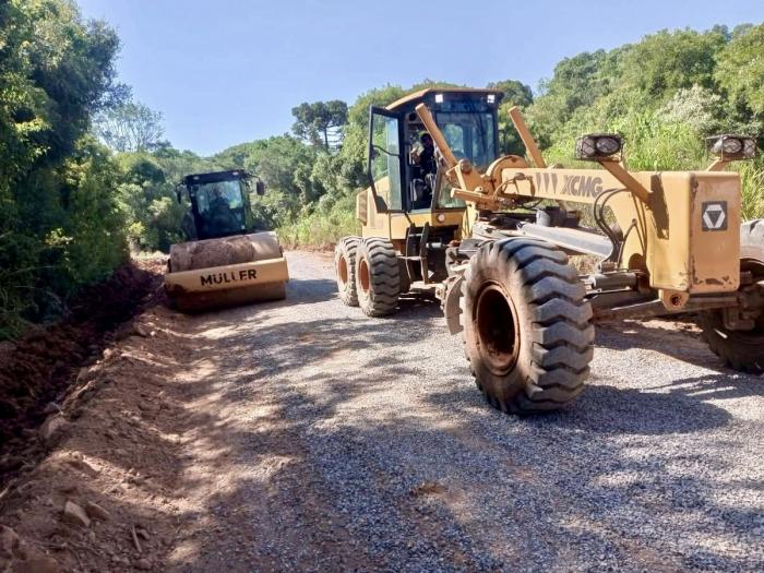 Secretaria de Obras intensifica serviços de patrolamento no interior do município